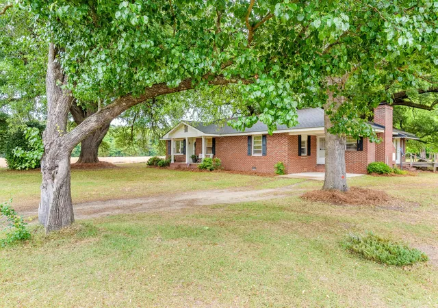 Homes for sale in Elloree, SC | 1505 Midway Rd, Elloree, SC 29047 | MLS# 26012666