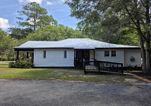 Homes for sale in Ridgeville, SC | 1315 Ridge Rd, Ridgeville, SC 29472 | MLS# 26017447