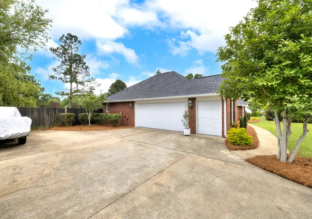 Homes for sale in Manning, SC | 1607 Heritage Dr, Manning, SC 29102 | MLS# 26018559