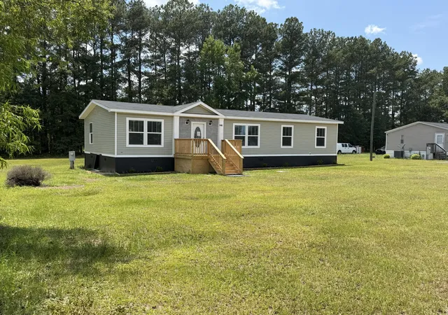 Homes for sale in Orangeburg, SC | 146 Whistletop Ln, Orangeburg, SC 29118 | MLS# 26019475