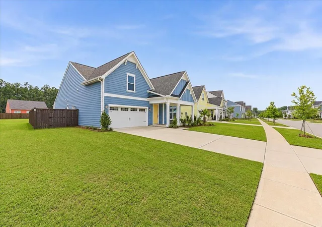 Photo 4 of Single family home for sale at 1310 Homecoming Blvd, Ravenel, SC 29470 | MLS# 26021601 | Listing updated on 2026-09-17