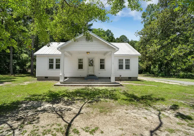 Photo 1 of Single family home for sale at 1737 Pinopolis Rd, Moncks Corner, SC 29461 | MLS# 26017563 | Listing updated on 2026-08-13