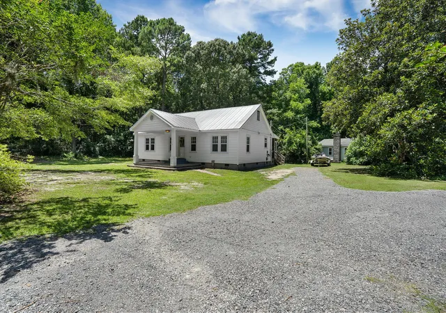 Photo 3 of Single family home for sale at 1737 Pinopolis Rd, Moncks Corner, SC 29461 | MLS# 26017563 | Listing updated on 2026-08-13