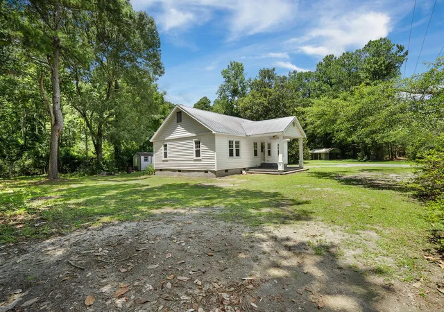 Photo 3 of Single family home for sale at 1737 Pinopolis Rd, Moncks Corner, SC 29461 | MLS# 26017563 | Listing updated on 2026-08-13