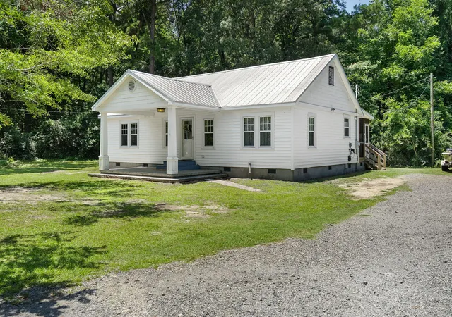 Photo 4 of Single family home for sale at 1737 Pinopolis Rd, Moncks Corner, SC 29461 | MLS# 26017563 | Listing updated on 2026-08-13