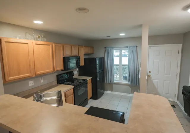Photo 3 of Townhouse for sale at 7919 Shadow Oak Dr, Charleston, SC 29406 | MLS# 26014972 | Listing updated on 2026-08-04