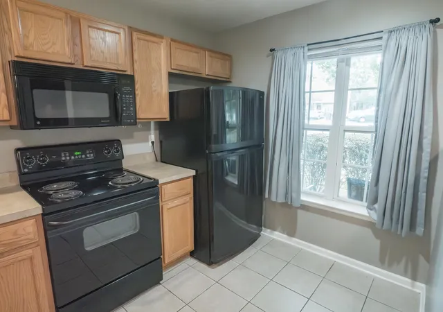 Photo 4 of Townhouse for sale at 7919 Shadow Oak Dr, Charleston, SC 29406 | MLS# 26014972 | Listing updated on 2026-08-04