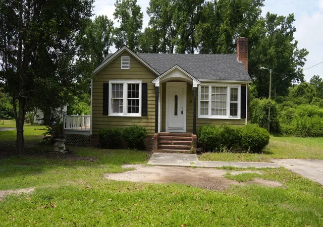 Homes for sale in Olanta, SC | 509 E Moore St, Olanta, SC 29114 | MLS# 26017007