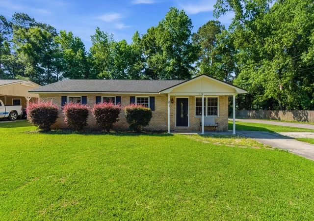 Homes for sale in Summerville, SC | 122 Longleaf Dr, Summerville, SC 29483 | MLS# 26014473