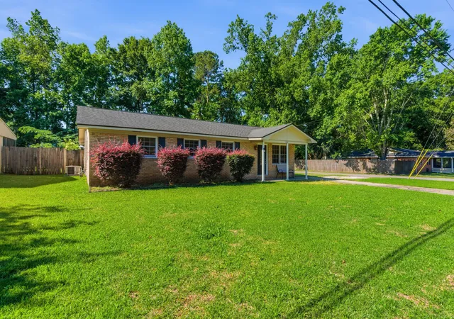 Homes for sale in Summerville, SC | 122 Longleaf Dr, Summerville, SC 29483 | MLS# 26014473