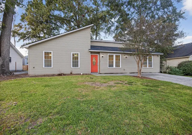 Photo 2 of Single family home for sale at 112 Pullman Ave, Summerville, SC 29486 | MLS# 26020199 | Listing updated on 2026-08-25