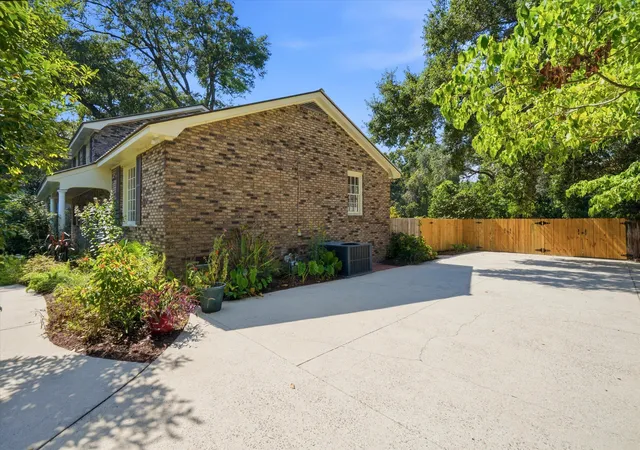 Photo 3 of Single family home for sale at 454 Trapier Dr, Charleston, SC 29412 | MLS# 26023737 | Listing updated on 2026-09-25
