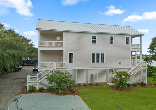 Photo 2 of Single family home for sale at 108 Factory Crk Ct, Beaufort, SC 29907 | MLS# 26024601 | Listing updated on 2026-08-31