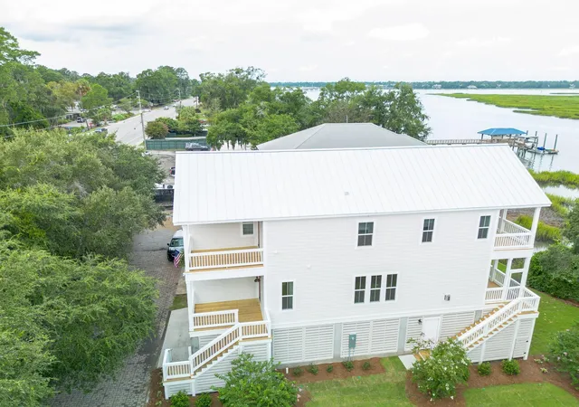Photo 3 of Single family home for sale at 108 Factory Crk Ct, Beaufort, SC 29907 | MLS# 26024601 | Listing updated on 2026-08-31
