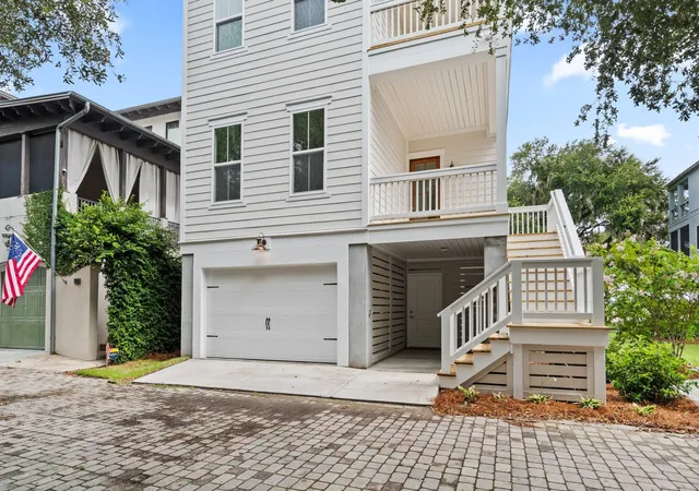 Photo 3 of Single family home for sale at 108 Factory Crk Ct, Beaufort, SC 29907 | MLS# 26024601 | Listing updated on 2026-08-31