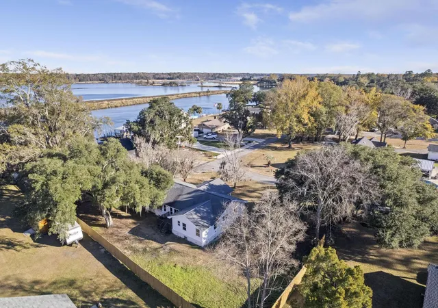 Photo 1 of Single family home for sale at 1822 Mallard Cir, Moncks Corner, SC 29461 | MLS# 26016455 | Listing updated on 2026-09-04
