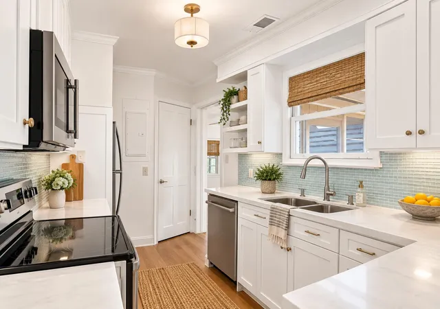 Photo 3 of Single family home for sale at 8 William St, Mount Pleasant, SC 29464 | MLS# 26024554 | Listing updated on 2026-09-10