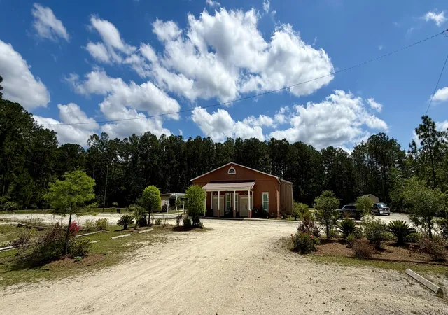 Homes for sale in Huger, SC | 1762 Cainhoy Rd, Huger, SC 29450 | MLS# 26016812