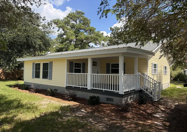 Photo 3 of Manufactured home for sale at 402 Lake Moultrie, Bonneau, SC 29431 | MLS# 26023745 | Listing updated on 2026-10-08