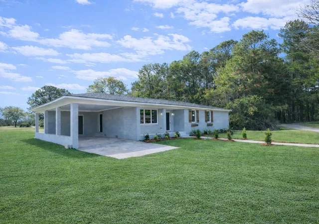 Photo 1 of Single family home for sale at 1142 Pearson Rd, Manning, SC 29102 | MLS# 26023069 | Listing updated on 2026-08-20