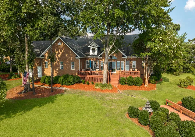 Photo 4 of Single family home for sale at 65 Reedy Ct, Manning, SC 29102 | MLS# 26022037 | Listing updated on 2026-08-06