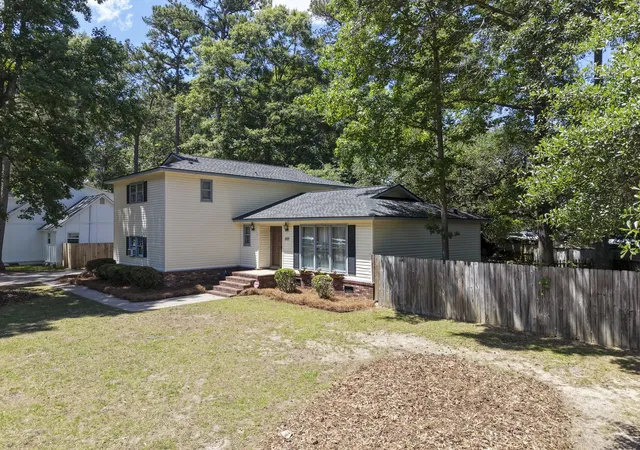 2nd image of 207 Foxcroft Ln, Summerville, SC 29485 | MLS# 26014050