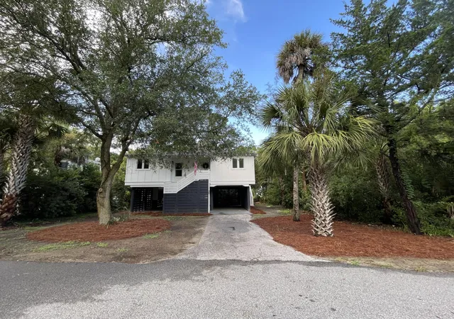Photo 3 of Single family home for sale at 25 Sandcrab Ct, Isle Of Palms, SC 29451 | MLS# 26022316 | Listing updated on 2026-09-14