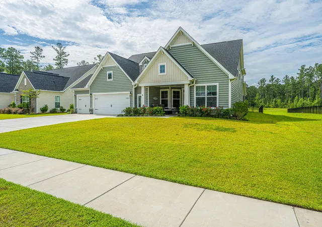 Homes for sale in Huger, SC | 202 Huguenot Trl, Huger, SC 29450 | MLS# 26015787