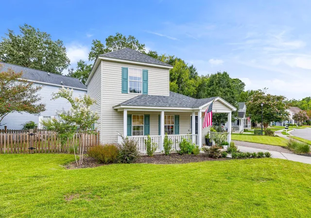Photo 3 of Single family home for sale at 12 Palmetto Park Rd, Charleston, SC 29407 | MLS# 26023893 | Listing updated on 2026-09-18