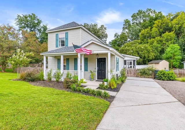 Photo 3 of Single family home for sale at 12 Palmetto Park Rd, Charleston, SC 29407 | MLS# 26023893 | Listing updated on 2026-10-06