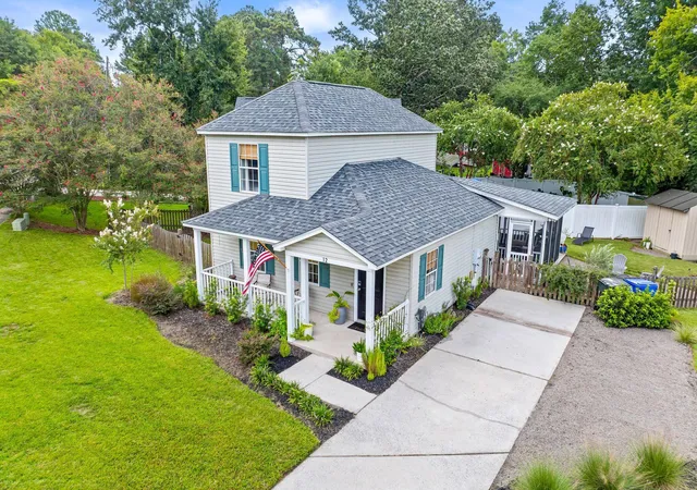 Photo 4 of Single family home for sale at 12 Palmetto Park Rd, Charleston, SC 29407 | MLS# 26023893 | Listing updated on 2026-10-06