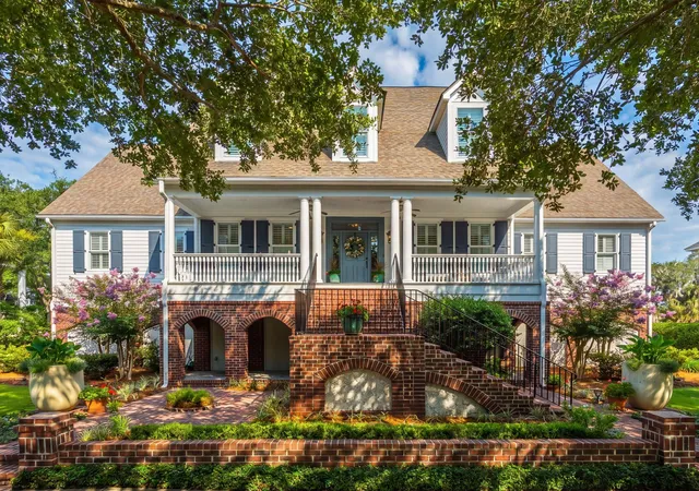 Photo 2 of Single family home for sale at 194 Beresford Crk St, Daniel Island, SC 29492 | MLS# 26020790 | Listing updated on 2026-09-15