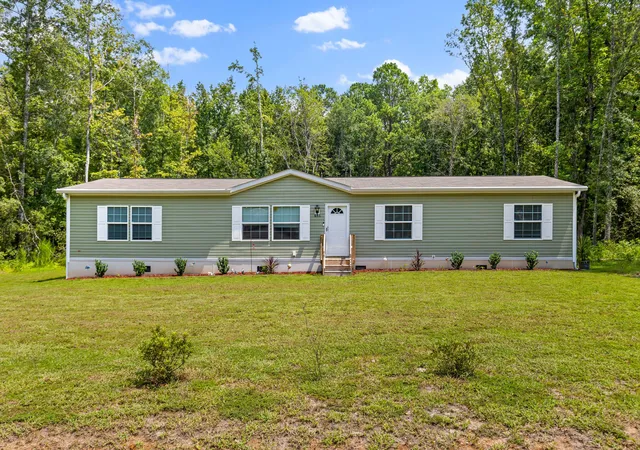 Photo 1 of Manufactured home for sale at 611 Finlay Ln, Cottageville, SC 29435 | MLS# 25023098 | Listing updated on 2025-10-28