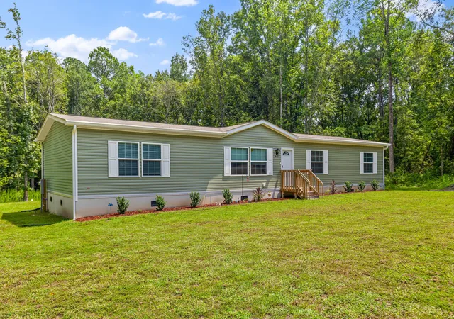 Photo 2 of Manufactured home for sale at 611 Finlay Ln, Cottageville, SC 29435 | MLS# 25023098 | Listing updated on 2025-10-28