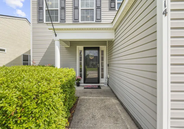 Homes for sale in Summerville, SC | 314 Salkahatchie St, Summerville, SC 29485 | MLS# 26016630