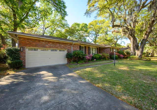 Photo 3 of Single family home for sale at 1867 Rugby Ln, Charleston, SC 29407 | MLS# 26023449 | Listing updated on 2026-08-18