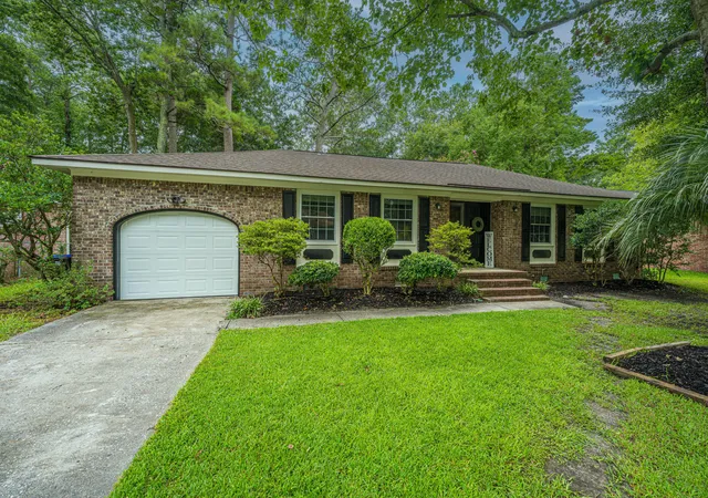 Photo 1 of Single family home for sale at 200 Heber Rd, Summerville, SC 29485 | MLS# 26021727 | Listing updated on 2026-09-14