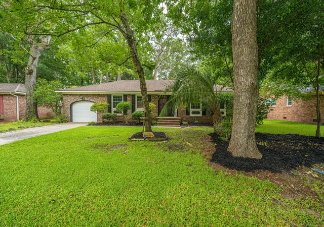 Photo 2 of Single family home for sale at 200 Heber Rd, Summerville, SC 29485 | MLS# 26021727 | Listing updated on 2026-09-14