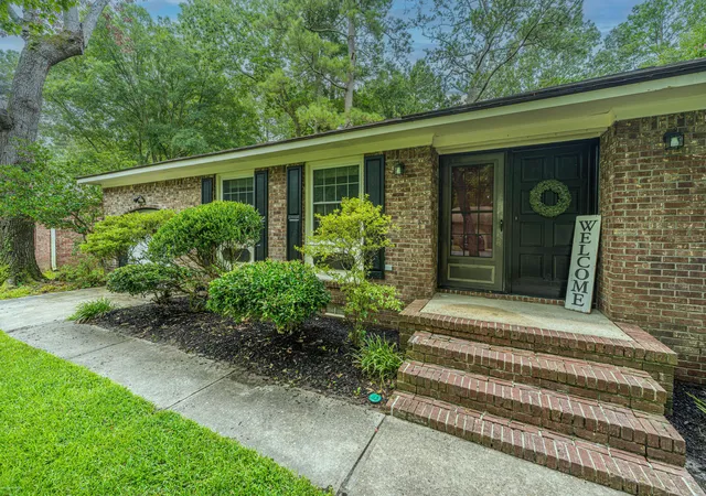 Photo 3 of Single family home for sale at 200 Heber Rd, Summerville, SC 29485 | MLS# 26021727 | Listing updated on 2026-09-14