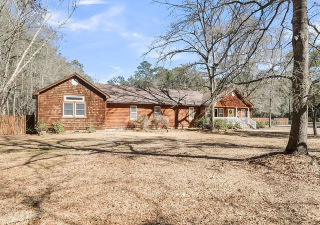 Photo 3 of Single family home for sale at 6911 Buckhorn Rd, Ravenel, SC 29470 | MLS# 26004739 | Listing updated on 2026-08-24