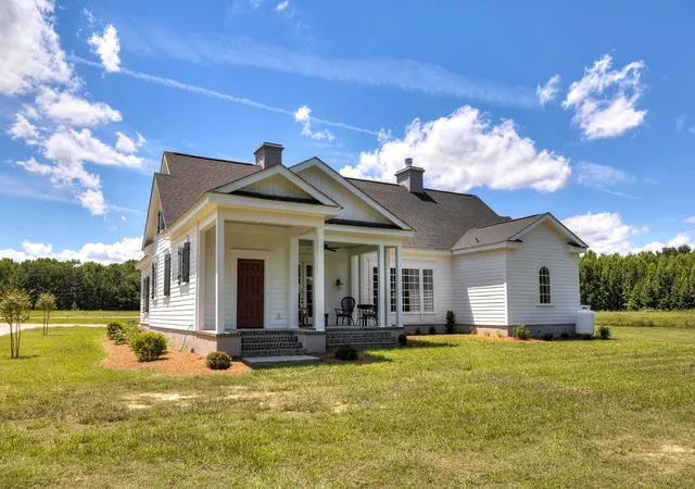 Homes for sale in Elloree, SC | 1646 Cleveland St, Elloree, SC 29047 | MLS# 26018729