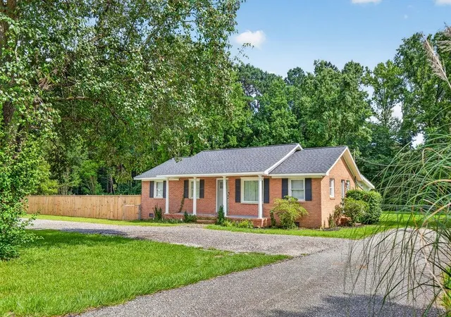 Photo 1 of Single family home for sale at 504 W Butternut Rd, Summerville, SC 29483 | MLS# 26022532 | Listing updated on 2026-10-27