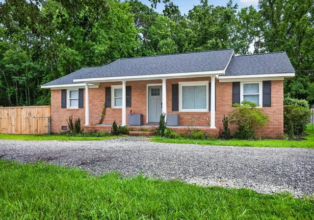 Photo 2 of Single family home for sale at 504 W Butternut Rd, Summerville, SC 29483 | MLS# 26022532 | Listing updated on 2026-10-27