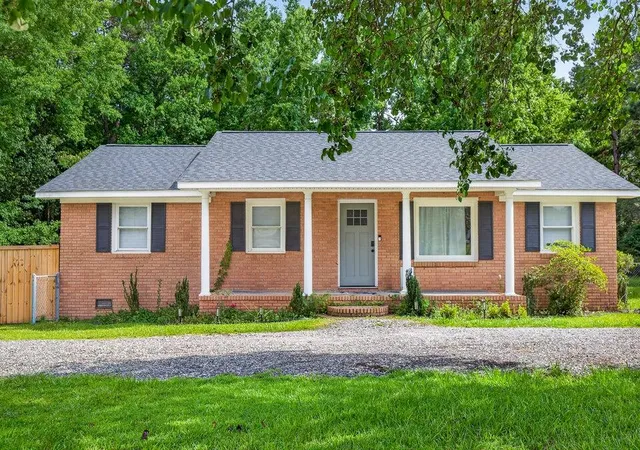 Photo 3 of Single family home for sale at 504 W Butternut Rd, Summerville, SC 29483 | MLS# 26022532 | Listing updated on 2026-10-27
