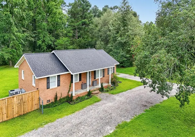 Photo 3 of Single family home for sale at 504 W Butternut Rd, Summerville, SC 29483 | MLS# 26022532 | Listing updated on 2026-10-27