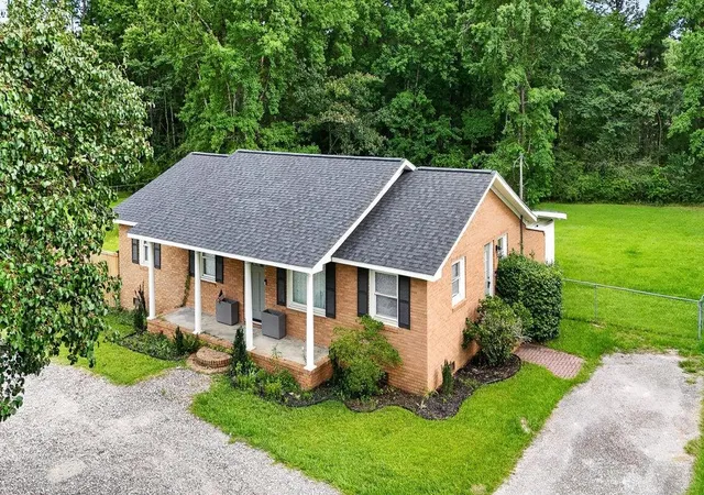 Photo 4 of Single family home for sale at 504 W Butternut Rd, Summerville, SC 29483 | MLS# 26022532 | Listing updated on 2026-10-27