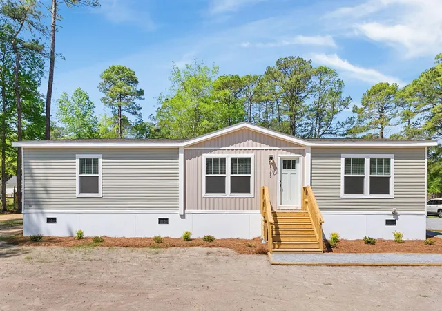 Homes for sale in Ravenel, SC | 6105 Fox Dr, Ravenel, SC 29470 | MLS# 26011128