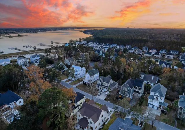 Photo 4 of Single family home for sale at 141 Wando Reach Rd, Charleston, SC 29492 | MLS# 26019648 | Listing updated on 2026-09-24
