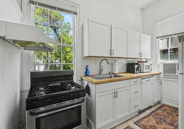 Homes for sale in Charleston, SC | 4 Murphy Ct, Charleston, SC 29403