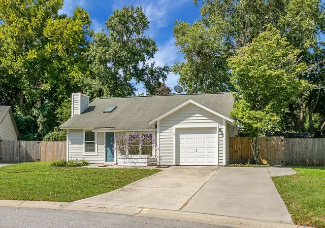 Photo 3 of Single family home for sale at 1295 Lake Mallard Blvd, Mount Pleasant, SC 29464 | MLS# 26021173 | Listing updated on 2026-09-18